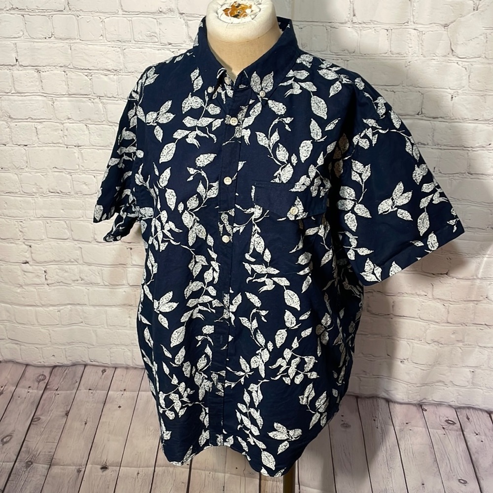 Old navy blue floral print short sleeve button up size large
